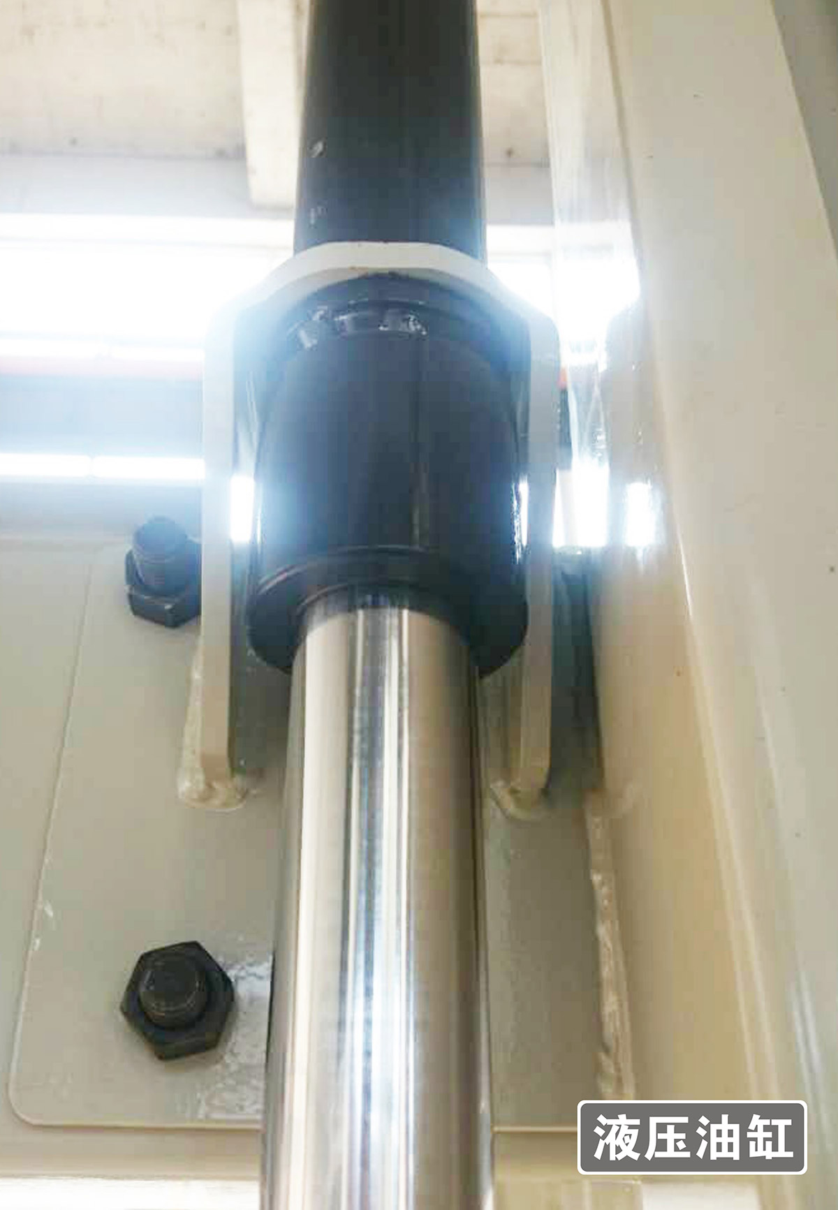 机械停车设备PJS两柱简易升降立体停车液压油缸.jpg